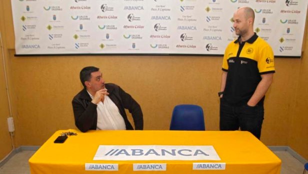 PRESENTACIÓN ENTRENADOR XUVEN /