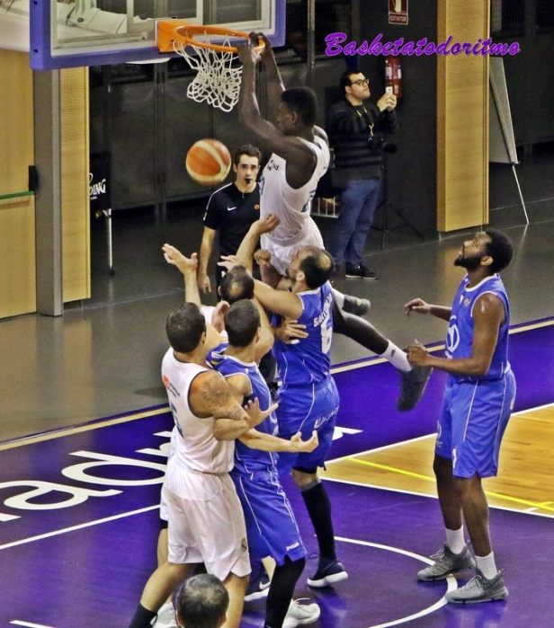 Real Madrid vs Almansa (Foto Basketatodoritmo)