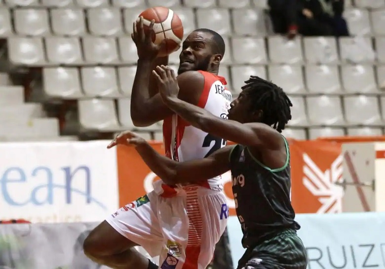 Tormes no falló en su visita a Gijón Basket y se mantiene al acecho del líder (Foto: Paloma Ucha/El Comercio)