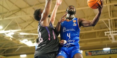 Perfumerías Avenida y Círculo Gijón ofrecieron un bonito duelo esta jornada con victoria final para los asturianos (Foto: LAYA/La Gaceta de Salamanca)
